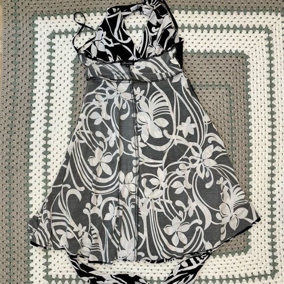 Roulette Halter Dress, Women Sz L, Black and White Floral Design, Stretch - Picture 13 of 15